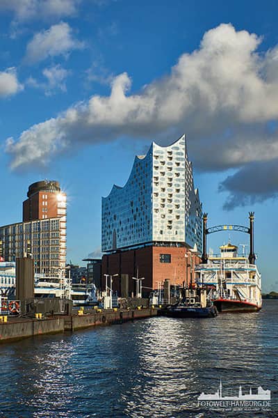 Elbphilharmonie im Sonnenlicht - Bild auf Leinwand 