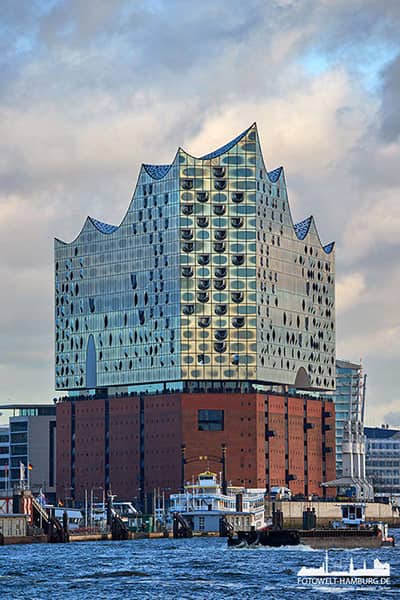 Hamburg Elbphilharmonie und Mississippi Queen - Bild auf Leinwand 