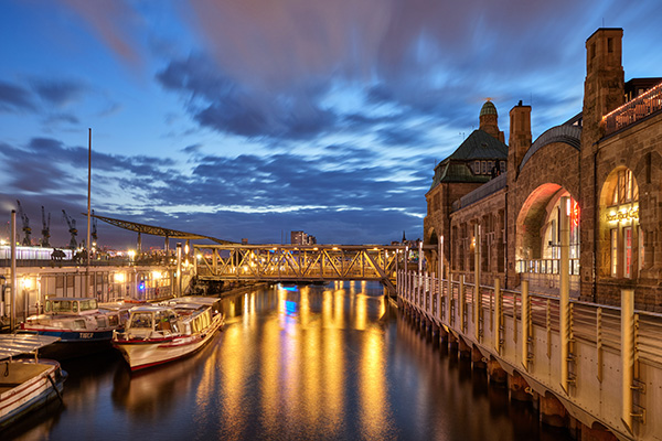 Landungsbrücken bei Nacht - Bild auf Leinwand 