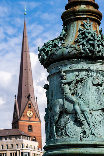 Hamburger Rathausmarkt und St. Petri - Bild auf Leinwand oder Acrylglas