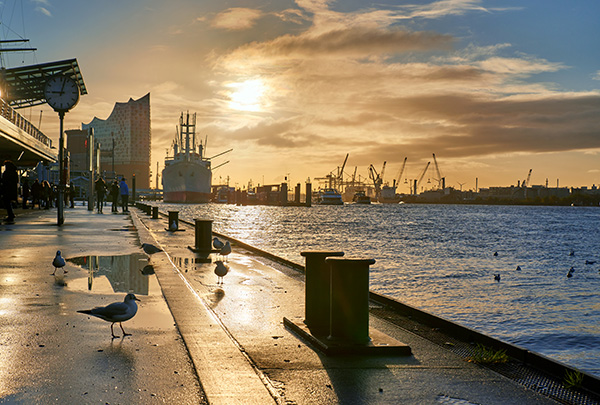 Hamburg Sonnenaufgang an den Landungsbrücken - Bild auf Leinwand 