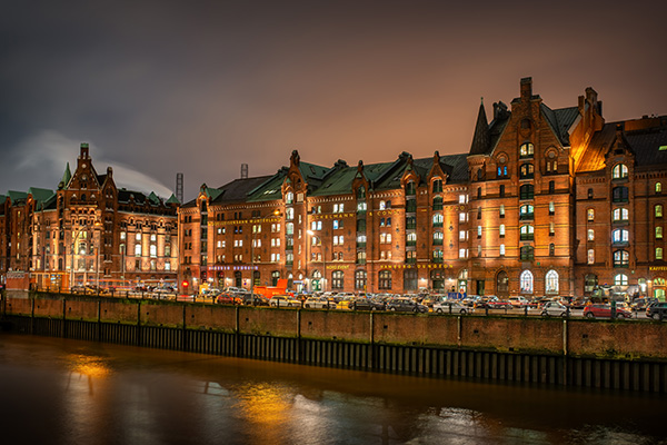 Hamburg Nachts in der Speicherstadt - Bild auf Leinwand oder Acrylglas