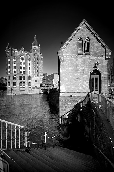 Fleetschlösschen - Speicherstadtd in schwarzweiss - Wandbild auf Leinwand, Acrylglas oder als Poster