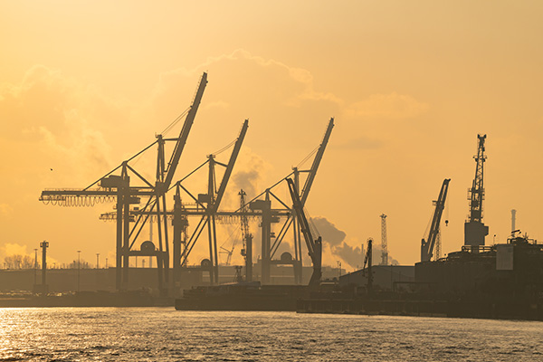 Hamburger Hafen im Sonnenlicht - Hamburg Bild auf Leinwand, Acrylglas, Akustikbild oder als Poster