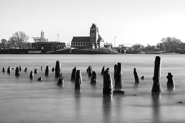Seemannshöft in schwarzweiß - Hamburg Bild auf Leinwand, Acrylglas oder als Poster