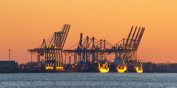 Leuchtende Containerschiffe - Hamburger Hafen Wandbild auf Leinwand, Acrylglas, Akustikbild oder als Poster