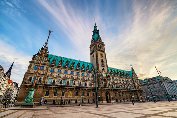 Abend am Hamburger Rathaus - Bild auf Leinwand, Acrylglas oder als Poster