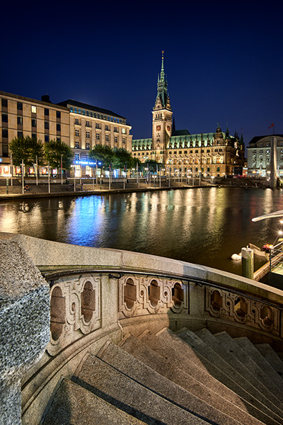 Hamburger Rathaus und kleine Alster - Bild auf Leinwand, Acrylglasbild, Poster, Fotodrucke in Galeriequalität 