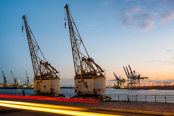 Historische Hafenkräne - Hamburg Altona Holzhafen Bild auf Leinwand, Acrylglas, Akustikbild oder als Poster