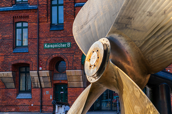 Kaispeicher B - Detailaufnahme vom Maritimen Museum, Wandbild auf Leinwand, Acrylglas, Akustikbild oder als Poster