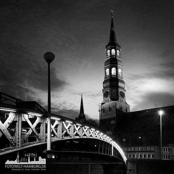 Hamburg - Katharinenkirche in schwarzweiss