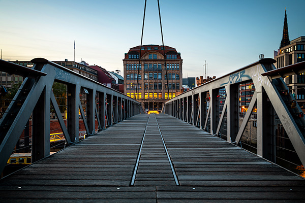Kehrwiedersteg und Haus der Seefahrt - Hamburg Wandbild auf Leinwand, Acrylglas, Akustikbild oder als Poster