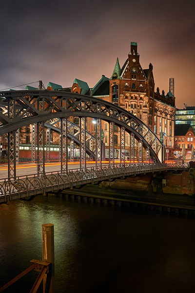 Brooksbrücke - Speicherstadt und Elbphilharmonie Bild auf Leinwand, Acrylglas, Akustikbild oder als Poster