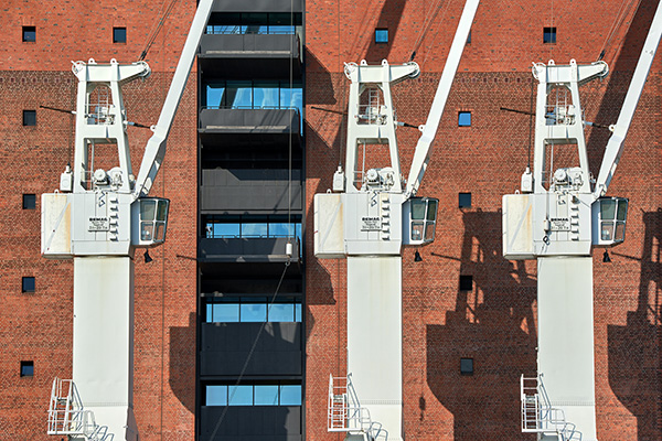 Kräne an der Elbphilharmonie - Hamburg Bild auf Leinwand oder Acrylglas
