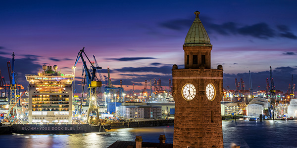Pegelturm und Dock Elbe 17 - Hamburg Landungsbrücken bei Nacht Wandbild auf Leinwand, Acrylglas, Akustikbild oder als Poster