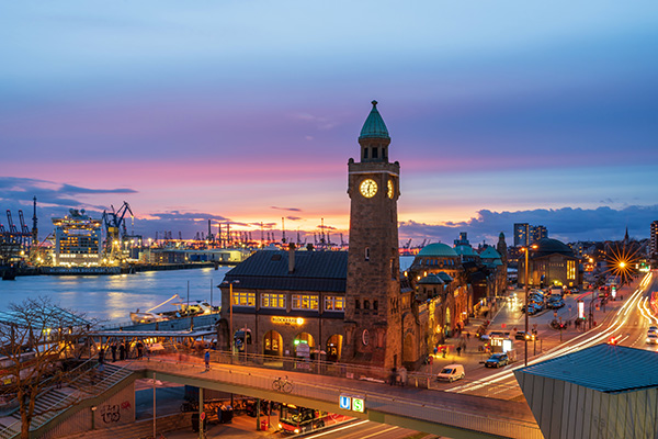 Leuchtender Hafen - Hamburg Wandbild auf Leinwand, Acrylglas, Akustikbild oder als Poster