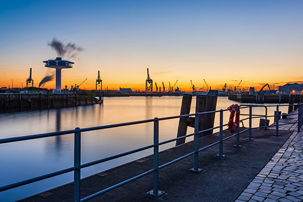 Blaue Stunde am Baakenhafen - Hamburg Hafencity Wandbild auf Leinwand, Acrylglas, Akustikbild oder als Poster