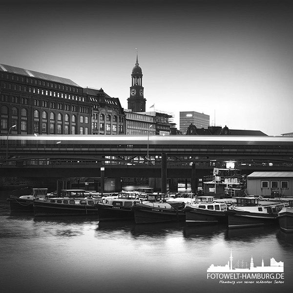 Hamburg in schwarzweiss - Michel und Binnenhafen in schwarzweiss