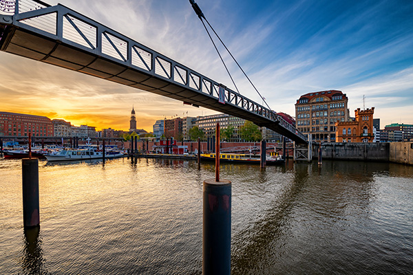 Michel und Haus der Seefahrt - Hamburg Leinwandbild, Acrylglas oder als Poster