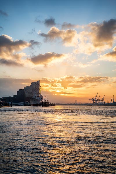 Morgenstimmung an der Elbphilharmonie - Hamburger Hafen Bild auf Leinwand, Acrylglas oder als Poster