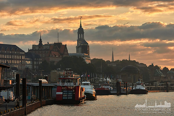 Hamburg Wandbilder- Morgenstimmung an den Landungsbrücken - auf Leinwand, Acrylglas, Poster