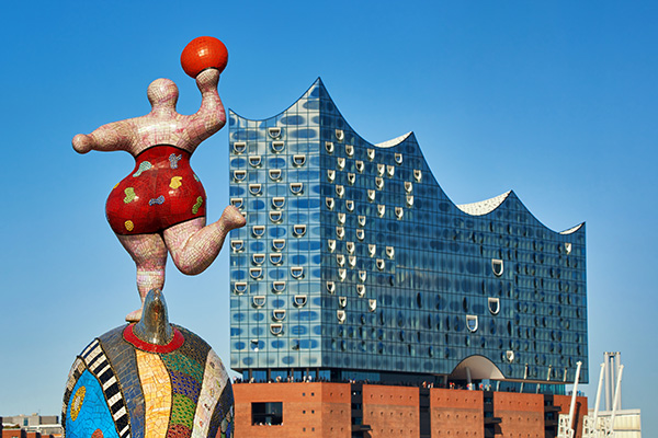 Hamburg Nana und Elbphilharmonie - Bild auf Leinwand 