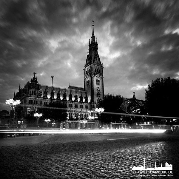 Hamburg Bild auf Leinwand, Acrylglas, Alu-Dibond - Rathaus in schwarzweisss