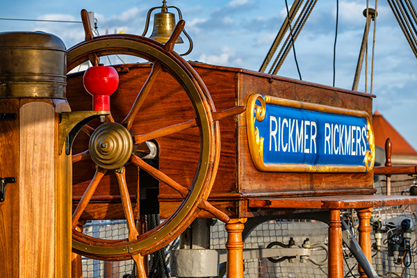 Steuerrad der Rickmers - Hamburgbild auf Leinwand, Acrylglas oder als Poster