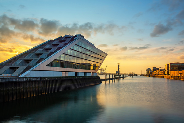 Abendstimmung am Dockland - Hamburger Hafen Leinwandbild, Acrylglasbilder, Alu-Dibond oder Poster
