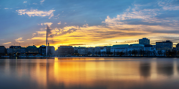Sonnenuntergang an der Binnenalster - Hamburgbild auf Leinwand, Acrylglas oder als Poster