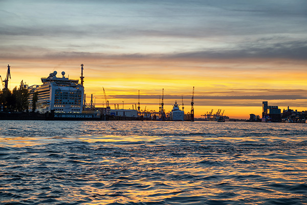 Elb-Sunset - Hamburger Hafen Wandbild auf Leinwand, Acrylglas, Akustikbild oder als Poster