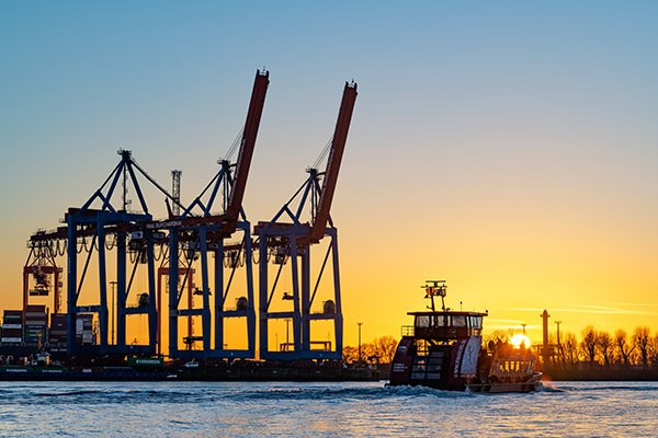 Goldener Sonnenuntergang - Hamburger Hafen Bild auf Leinwand, Acrylglas oder als Poster