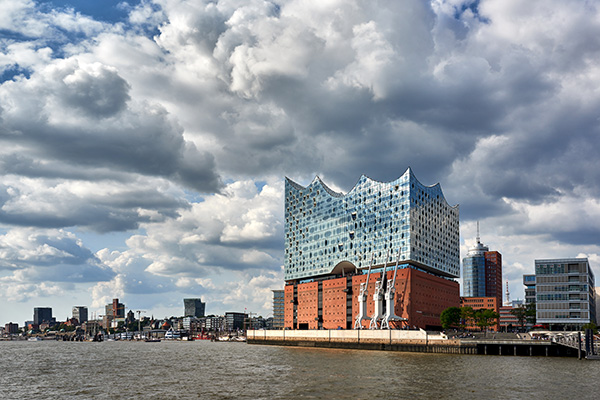 Wolken über der Elbphilharmonie - Hamburg Bild auf Leinwand, Acrylglas oder als Poster